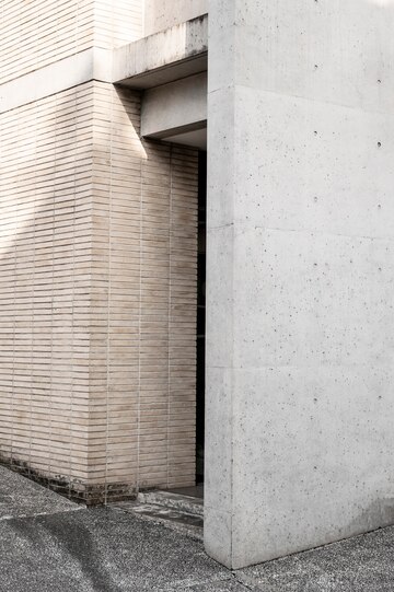 Vista de un edificio de varios pisos en fase de estructura. Estructuras de hormigón para grandes promotoras y constructoras en la región de Zaragoza